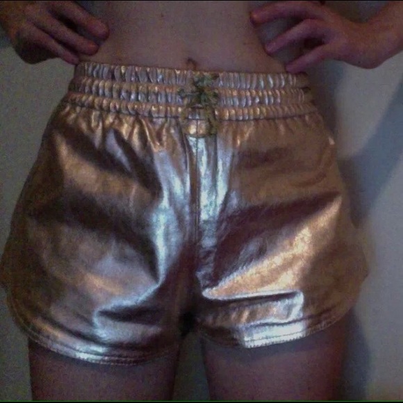 TOPSHOP UNIQUE Leather shorts - Picture 3 of 3