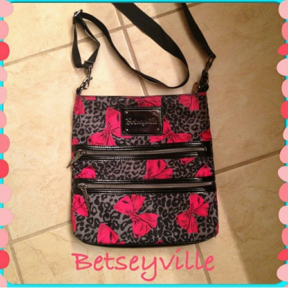🎀 Johnson Crossbody Bag 🎀