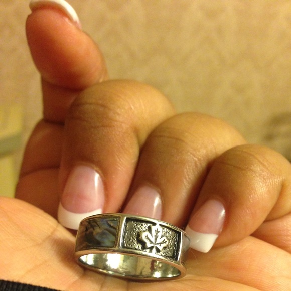 Canadian Maple Leaf Silver Toned Ring Band Size 10
