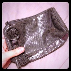 Micheal kors makeup bag authentic!