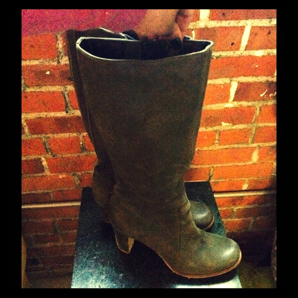 Soft leather army green Boots