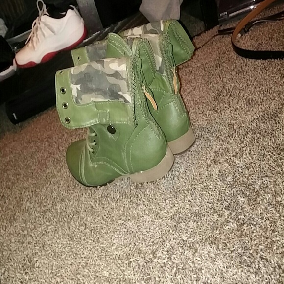 Camo Combat Boots *SOLD* - Picture 2 of 2