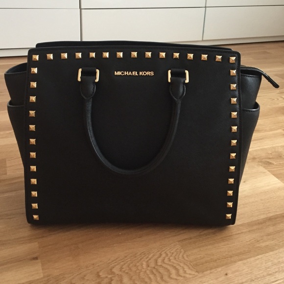 black and gold michael kors bag