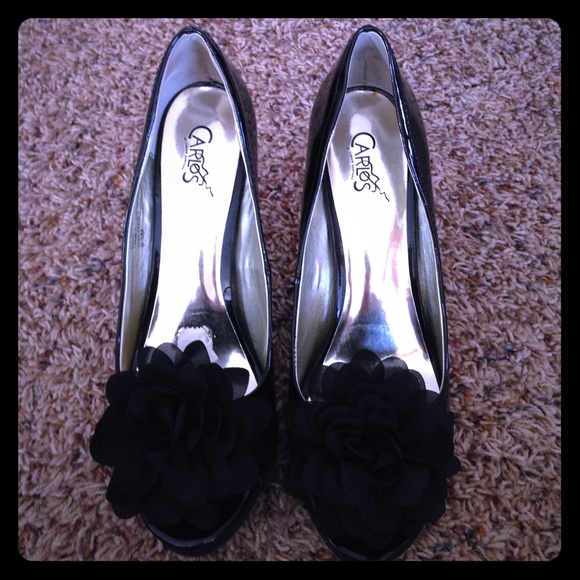 Black patent heels with flower. LIKE NEW! - Picture 1 of 3