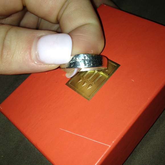 James every cross ring