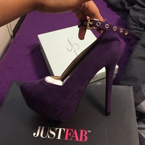 Purple just fab pumps