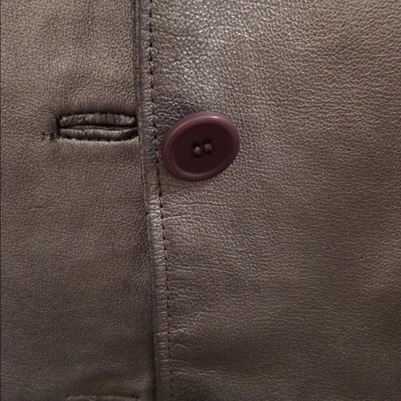 Gorgeous Leather Coat! 😍😍Never worn! Fully lined - Picture 2 of 4