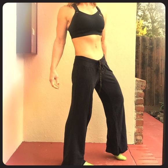Black lounge pants perfect for snuggly date nite😍