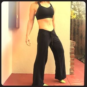 Black lounge pants perfect for snuggly date nite😍