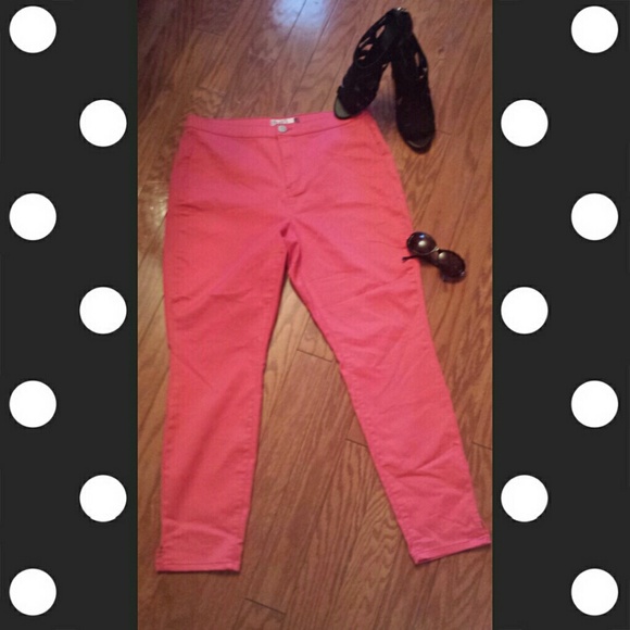 NWOT Coral light denim jeggings.