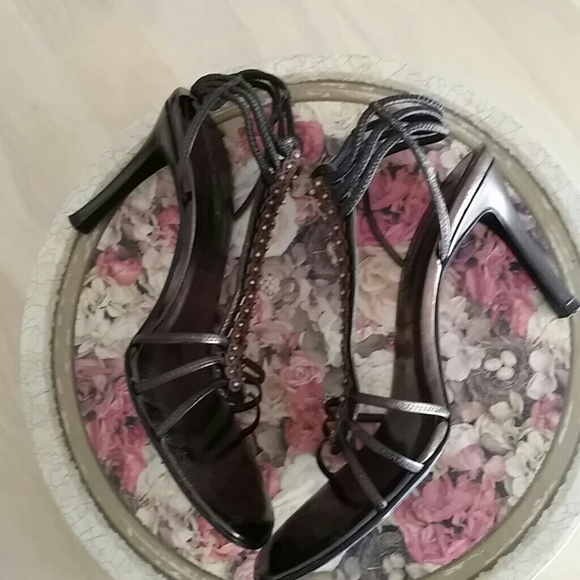 Shoes - Picture 4 of 4