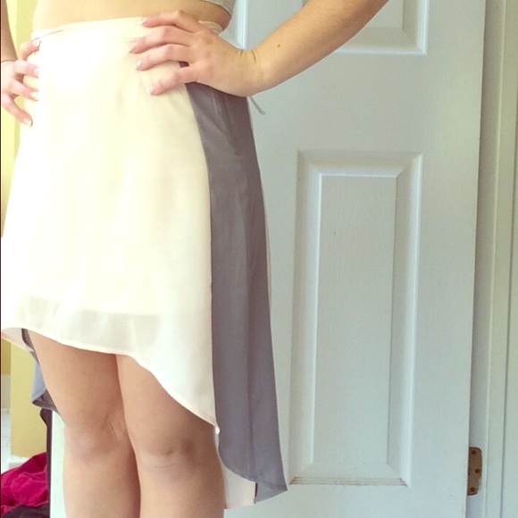 💲REDUCED💲NWT high-low skirt!