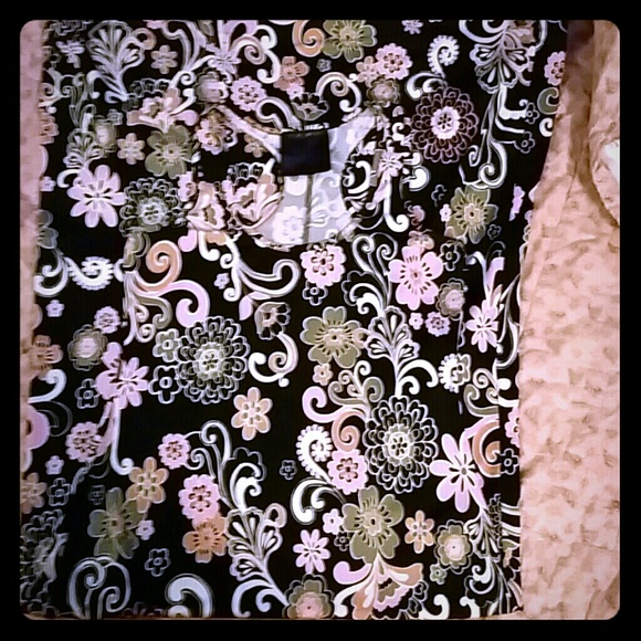 Long flowing flower dress. Perfect date night.