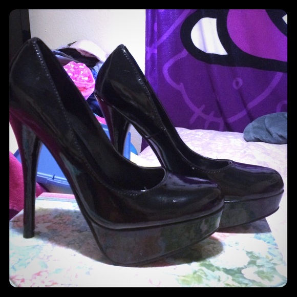 👠 Patent black Call it Spring by Aldo pumps😍