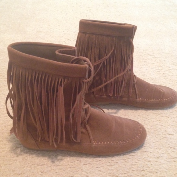 SOLD Fringe booties!
