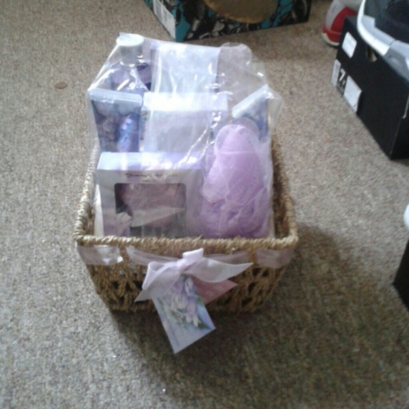 Bath and body set - Picture 1 of 1