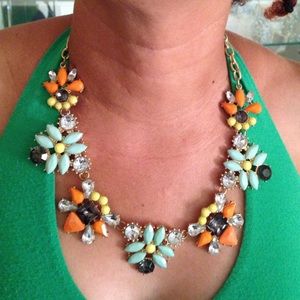 FromGina's closet to u FlowerDrillCrystal necklace