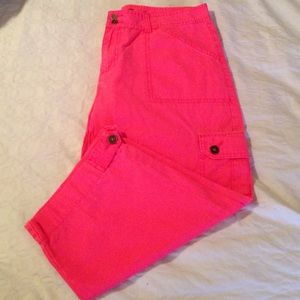 🌸🌺🍀springy coral capris!  Barely worn.