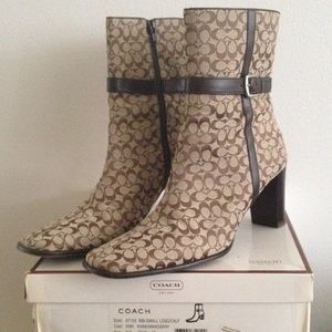 Used Coach boots size 9