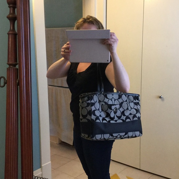 Coach diaper bag with signature "C" - Picture 4 of 4