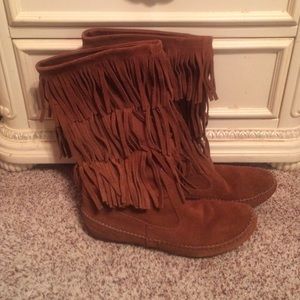 LC chestnut fringe boots
