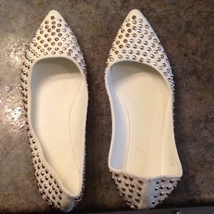 Shoe dazzle white studded flats