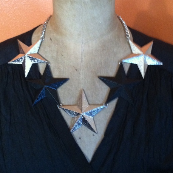 NWOT star necklace