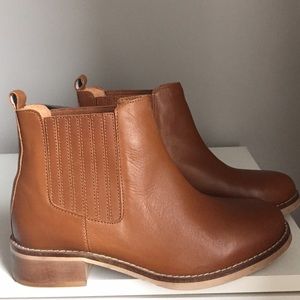 Brown boots from Topshop never worn brand new.