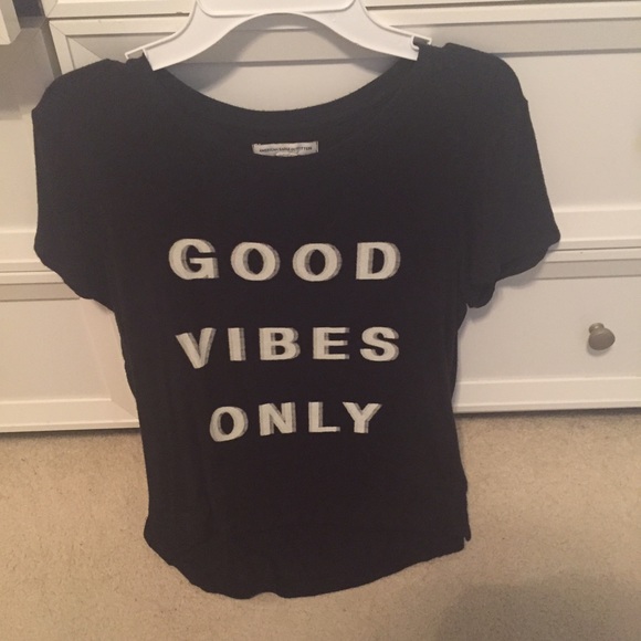 "good vibes only" tee
