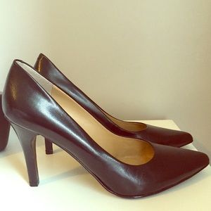 Nine West classic black pumps brand new!
