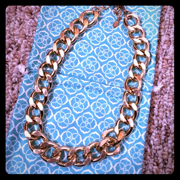 High Fashion Chain Necklace!