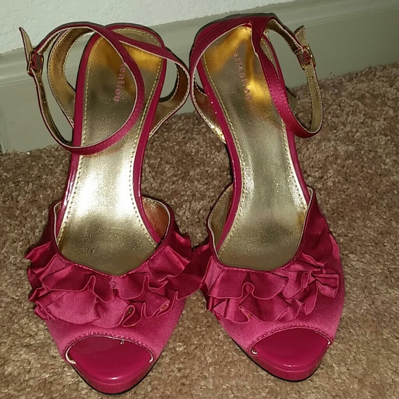 Fuchsia ruffle strip heels