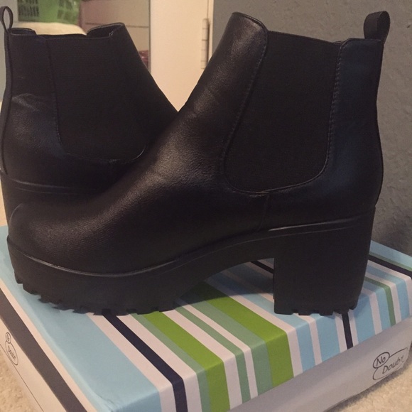 Black leather chelsea boots, brand new
