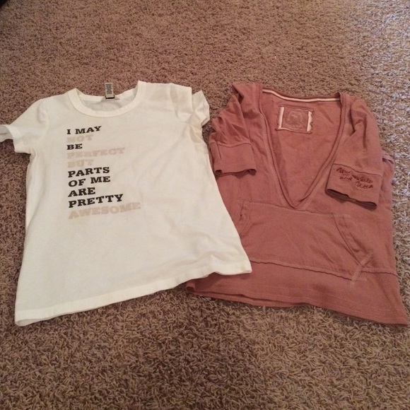 2 A&F tops - Picture 1 of 3