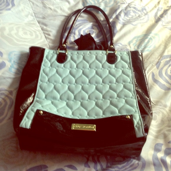 ✨Betsey Tote✨