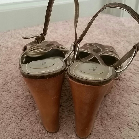 Brown strap sandals hint of gold - Picture 2 of 3