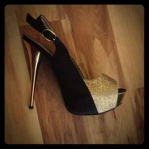 💃 Sexy gold and black heels 💃