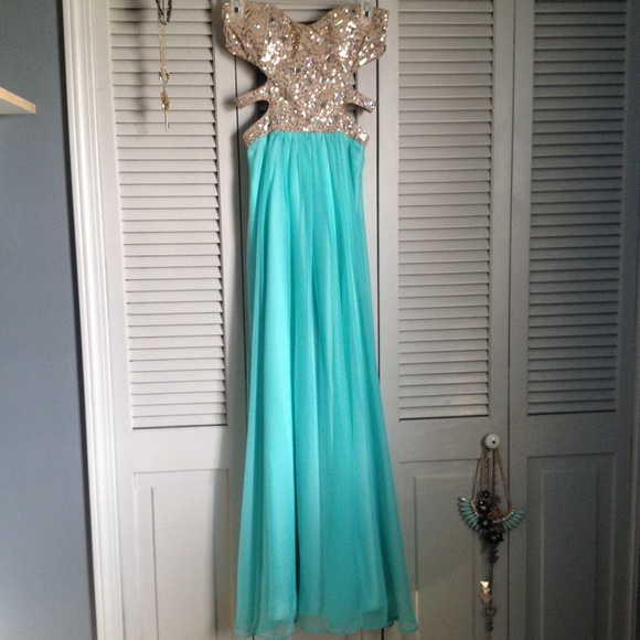 Prom/ homecoming Dress! - Picture 2 of 3