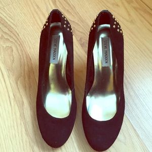 Black Steve Madden pumps w gold studded heels