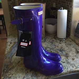 NWT hunter women's boots sz 7F fits 8?