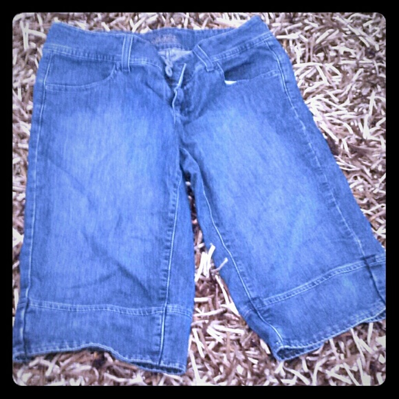 Capri shorts size 10