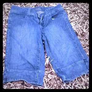 Capri shorts size 10