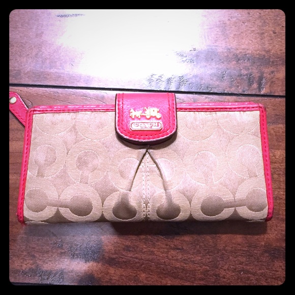 Hot pink & tan coach wallet💗