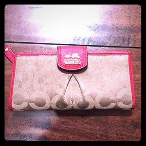 Hot pink & tan coach wallet💗