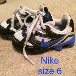 Nike boys size 6 shoe