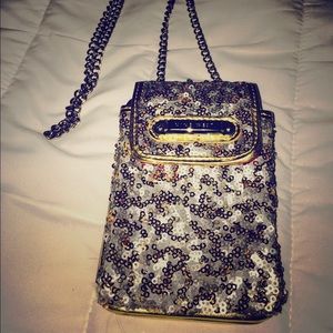🎀🎀 Silver and Gold sequin cross body purse 🎀🎀