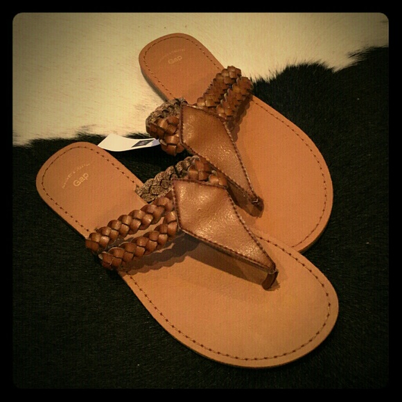 *NWT* Leather braided strap thong sandals.