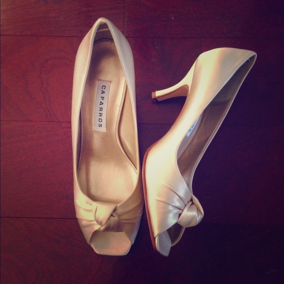 Beautiful Cream Dress shoes