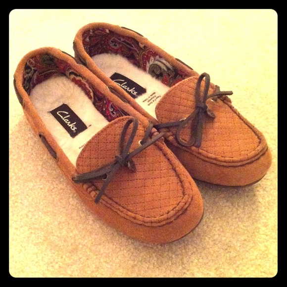Clarks Indoor & Outdoor Slippers Moccasins size 8