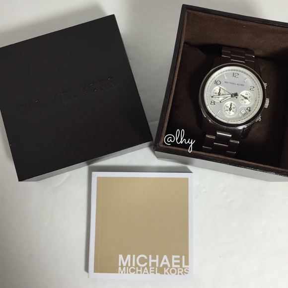 ❌SOLD❌MICHAEL KORS RUNWAY WATCH - SILVER NIB - Picture 2 of 4